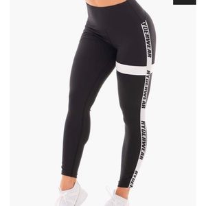Court side Scrunch Bum leggings - Small